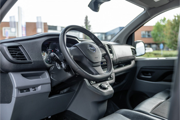 Opel Vivaro 2.0 CDTI L2H1 | L+R Schuifdeur | Automaat | CarPlay | Camera | Stoelverwarming | Trekhaak | F1 Flippers | Cruise control | Bedrijfswageninrichting | 3-Zitter | Nieuwe APK