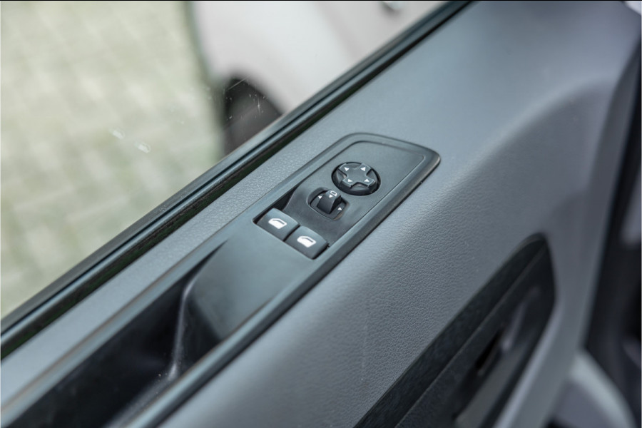 Opel Vivaro 2.0 CDTI L2H1 | L+R Schuifdeur | Automaat | CarPlay | Camera | Stoelverwarming | Trekhaak | F1 Flippers | Cruise control | Bedrijfswageninrichting | 3-Zitter | Nieuwe APK