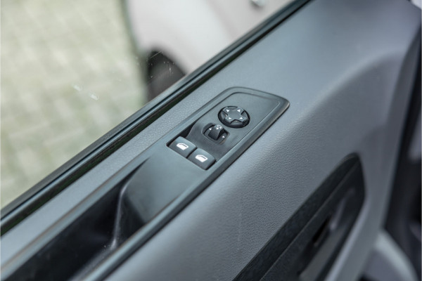 Opel Vivaro 2.0 CDTI L2H1 | L+R Schuifdeur | Automaat | CarPlay | Camera | Stoelverwarming | Trekhaak | F1 Flippers | Cruise control | Bedrijfswageninrichting | 3-Zitter | Nieuwe APK