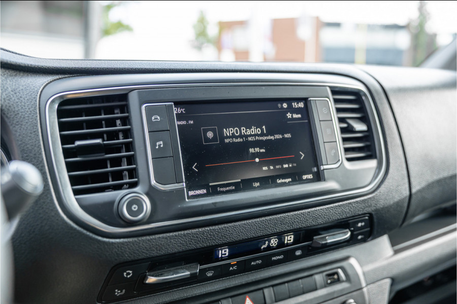 Opel Vivaro 2.0 CDTI L2H1 | L+R Schuifdeur | Automaat | CarPlay | Camera | Stoelverwarming | Trekhaak | F1 Flippers | Cruise control | Bedrijfswageninrichting | 3-Zitter | Nieuwe APK