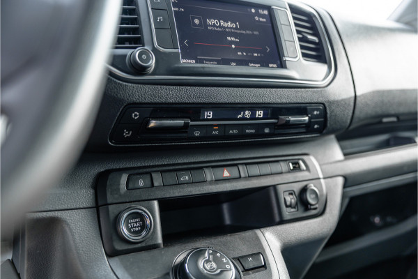 Opel Vivaro 2.0 CDTI L2H1 | L+R Schuifdeur | Automaat | CarPlay | Camera | Stoelverwarming | Trekhaak | F1 Flippers | Cruise control | Bedrijfswageninrichting | 3-Zitter | Nieuwe APK