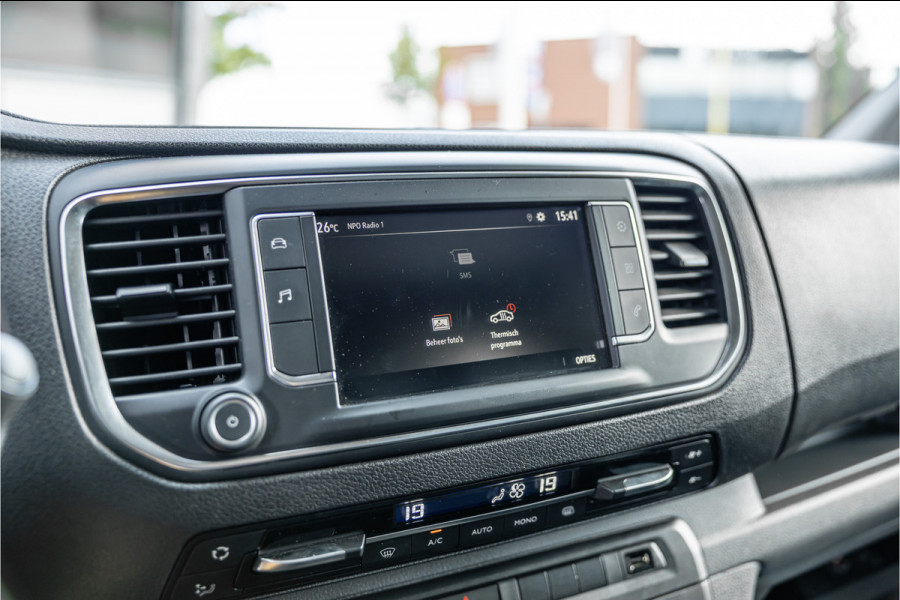 Opel Vivaro 2.0 CDTI L2H1 | L+R Schuifdeur | Automaat | CarPlay | Camera | Stoelverwarming | Trekhaak | F1 Flippers | Cruise control | Bedrijfswageninrichting | 3-Zitter | Nieuwe APK