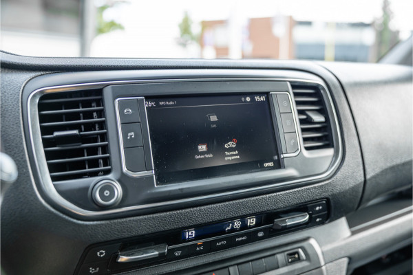Opel Vivaro 2.0 CDTI L2H1 | L+R Schuifdeur | Automaat | CarPlay | Camera | Stoelverwarming | Trekhaak | F1 Flippers | Cruise control | Bedrijfswageninrichting | 3-Zitter | Nieuwe APK