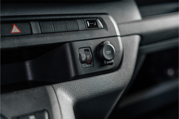 Opel Vivaro 2.0 CDTI L2H1 | L+R Schuifdeur | Automaat | CarPlay | Camera | Stoelverwarming | Trekhaak | F1 Flippers | Cruise control | Bedrijfswageninrichting | 3-Zitter | Nieuwe APK