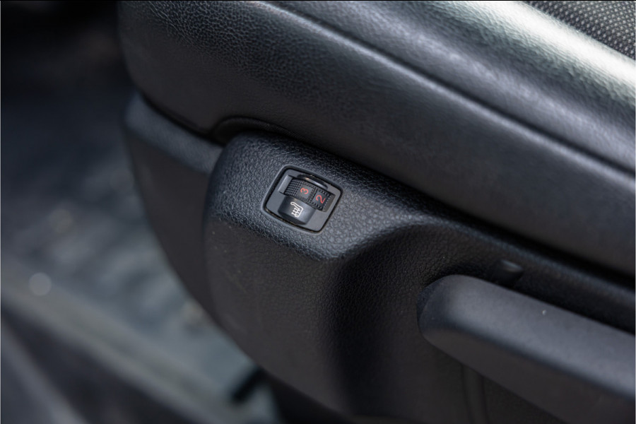 Opel Vivaro 2.0 CDTI L2H1 | L+R Schuifdeur | Automaat | CarPlay | Camera | Stoelverwarming | Trekhaak | F1 Flippers | Cruise control | Bedrijfswageninrichting | 3-Zitter | Nieuwe APK