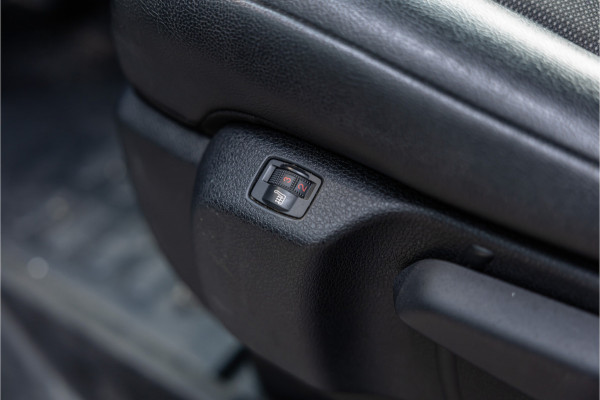 Opel Vivaro 2.0 CDTI L2H1 | L+R Schuifdeur | Automaat | CarPlay | Camera | Stoelverwarming | Trekhaak | F1 Flippers | Cruise control | Bedrijfswageninrichting | 3-Zitter | Nieuwe APK