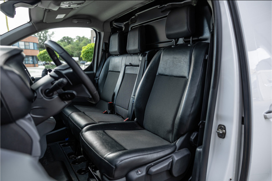 Opel Vivaro 2.0 CDTI L2H1 | L+R Schuifdeur | Automaat | CarPlay | Camera | Stoelverwarming | Trekhaak | F1 Flippers | Cruise control | Bedrijfswageninrichting | 3-Zitter | Nieuwe APK