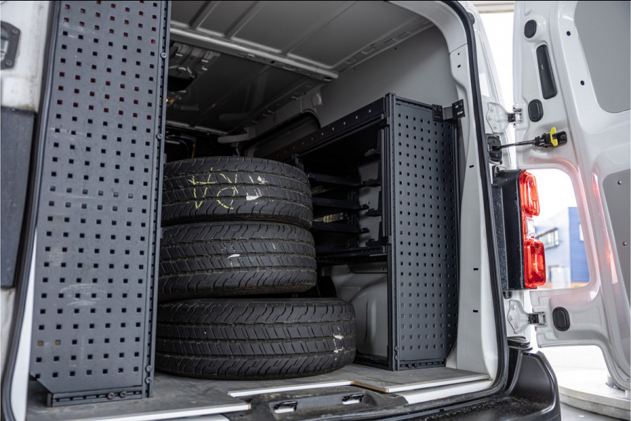 Opel Vivaro 2.0 CDTI L2H1 | L+R Schuifdeur | Automaat | CarPlay | Camera | Stoelverwarming | Trekhaak | F1 Flippers | Cruise control | Bedrijfswageninrichting | 3-Zitter | Nieuwe APK