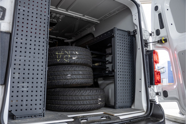 Opel Vivaro 2.0 CDTI L2H1 | L+R Schuifdeur | Automaat | CarPlay | Camera | Stoelverwarming | Trekhaak | F1 Flippers | Cruise control | Bedrijfswageninrichting | 3-Zitter | Nieuwe APK