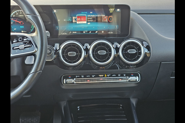 Mercedes-Benz B-Klasse 250 e Business Solution Luxury Limited PHEV | LED | Trekhaak | Stoelverwarming | Widescreen | Parkeerhulp | Camera | All-seasons |