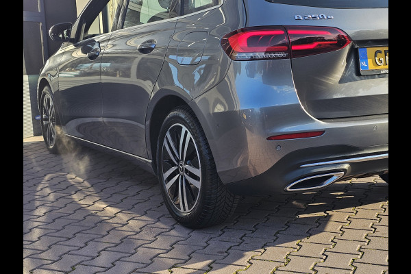 Mercedes-Benz B-Klasse 250 e Business Solution Luxury Limited PHEV | LED | Trekhaak | Stoelverwarming | Widescreen | Parkeerhulp | Camera | All-seasons |