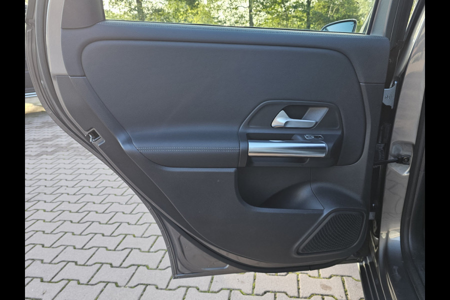 Mercedes-Benz B-Klasse 250 e Business Solution Luxury Limited PHEV | LED | Trekhaak | Stoelverwarming | Widescreen | Parkeerhulp | Camera | All-seasons |