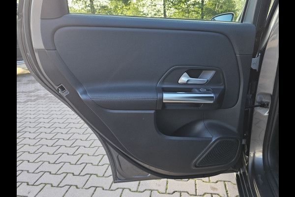 Mercedes-Benz B-Klasse 250 e Business Solution Luxury Limited PHEV | LED | Trekhaak | Stoelverwarming | Widescreen | Parkeerhulp | Camera | All-seasons |