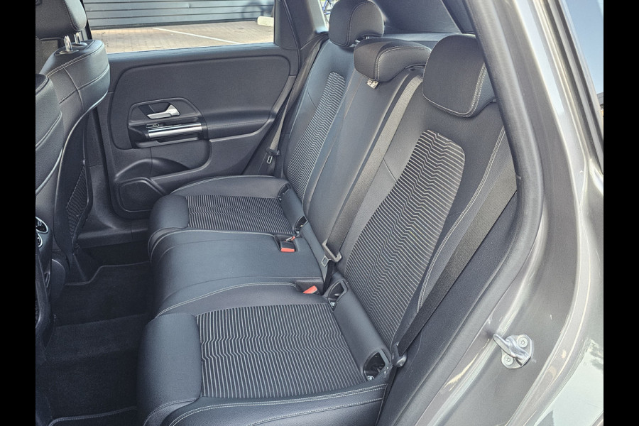 Mercedes-Benz B-Klasse 250 e Business Solution Luxury Limited PHEV | LED | Trekhaak | Stoelverwarming | Widescreen | Parkeerhulp | Camera | All-seasons |