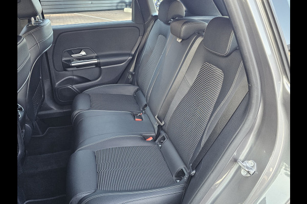 Mercedes-Benz B-Klasse 250 e Business Solution Luxury Limited PHEV | LED | Trekhaak | Stoelverwarming | Widescreen | Parkeerhulp | Camera | All-seasons |