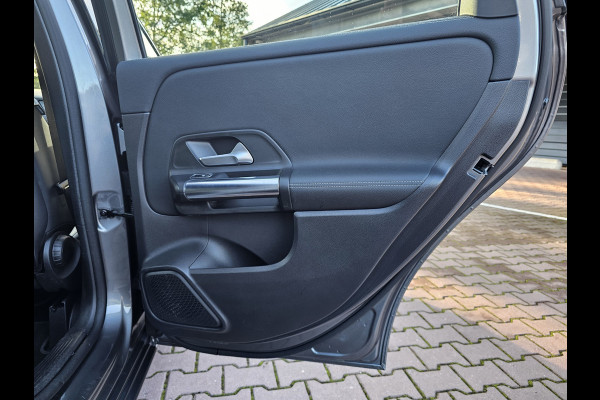 Mercedes-Benz B-Klasse 250 e Business Solution Luxury Limited PHEV | LED | Trekhaak | Stoelverwarming | Widescreen | Parkeerhulp | Camera | All-seasons |