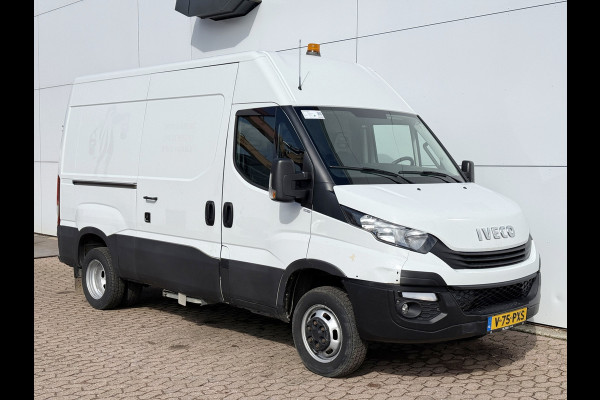 Iveco Daily 35C14 2.3 L2H2 Dubbellucht Airco Cruise control Camera Trekhaak 3,5t Inbouw lucht geveerde stoel