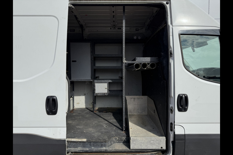 Iveco Daily 35C14 2.3 L2H2 Dubbellucht Airco Cruise control Camera Trekhaak 3,5t Inbouw lucht geveerde stoel