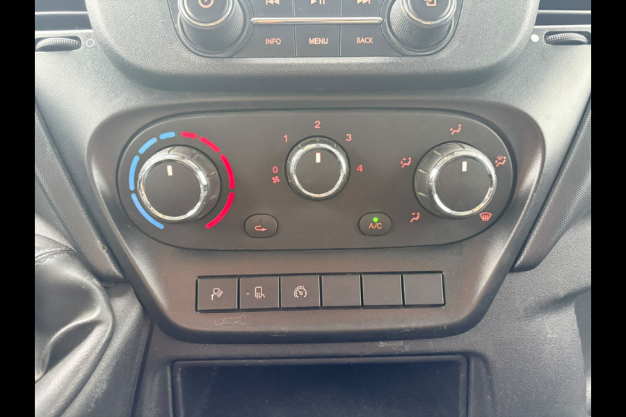 Iveco Daily 35C14 2.3 L2H2 Dubbellucht Airco Cruise control Camera Trekhaak 3,5t Inbouw lucht geveerde stoel