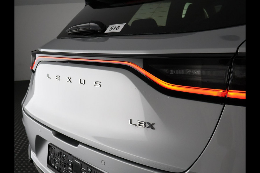 Lexus LBX 1.5 Business Line Bi-Tone 2WD | Dodehoek detectie | Stuur- & Stoelverwarming | Navigatie | Parkeersensoren