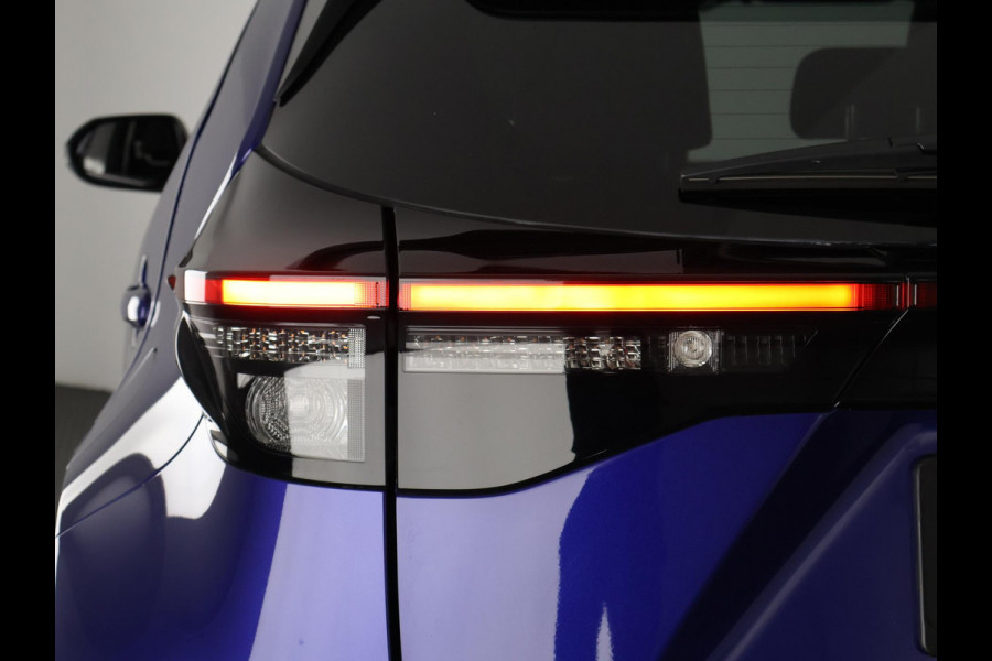 Toyota Yaris Cross 1.5 Hybrid 130 Executive Bi-Tone | HUD | Parkeersensoren | Stuur- & Stoelverwarming | Navigatie | BSM