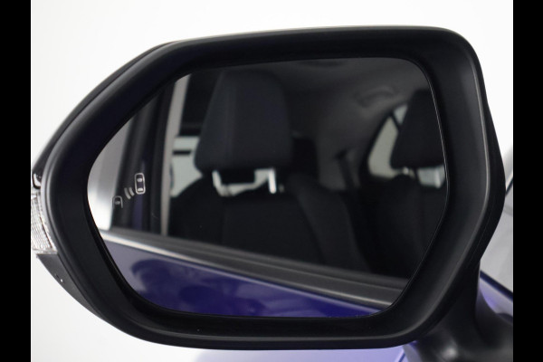 Toyota Yaris Cross 1.5 Hybrid 130 Executive Bi-Tone | HUD | Parkeersensoren | Stuur- & Stoelverwarming | Navigatie | BSM