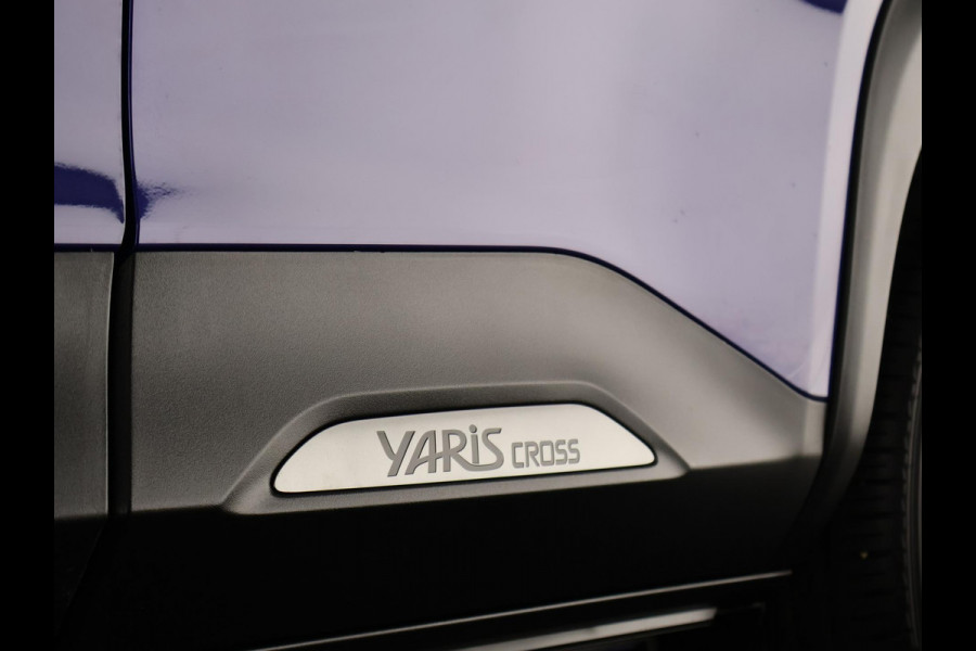 Toyota Yaris Cross 1.5 Hybrid 130 Executive Bi-Tone | HUD | Parkeersensoren | Stuur- & Stoelverwarming | Navigatie | BSM