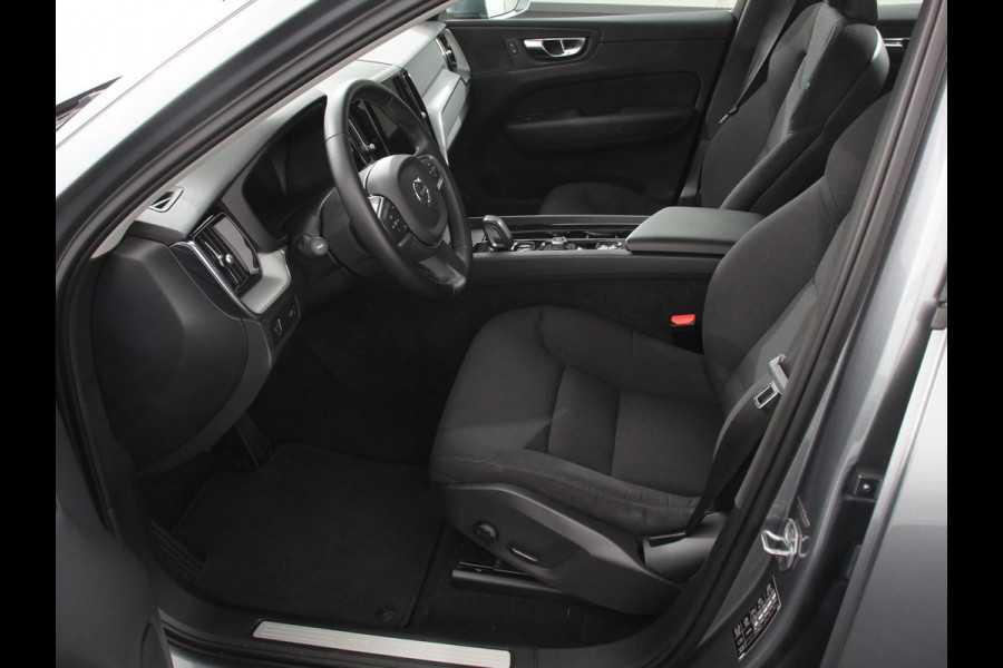 Volvo XC60 2.0 B4 Automaat Momentum Apple Carplay / Android Auto Adaptive Cruise Control Camera Lane/Side Assist Elektrische Achterklep Stoelverwarming