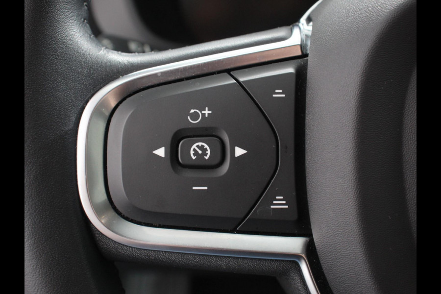 Volvo XC60 2.0 B4 Automaat Momentum Apple Carplay / Android Auto Adaptive Cruise Control Camera Lane/Side Assist Elektrische Achterklep Stoelverwarming