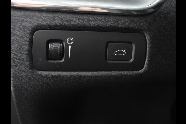 Volvo XC60 2.0 B4 Automaat Momentum Apple Carplay / Android Auto Adaptive Cruise Control Camera Lane/Side Assist Elektrische Achterklep Stoelverwarming