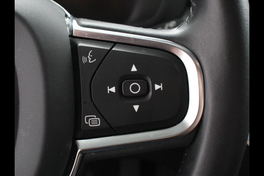 Volvo XC60 2.0 B4 Automaat Momentum Apple Carplay / Android Auto Adaptive Cruise Control Camera Lane/Side Assist Elektrische Achterklep Stoelverwarming