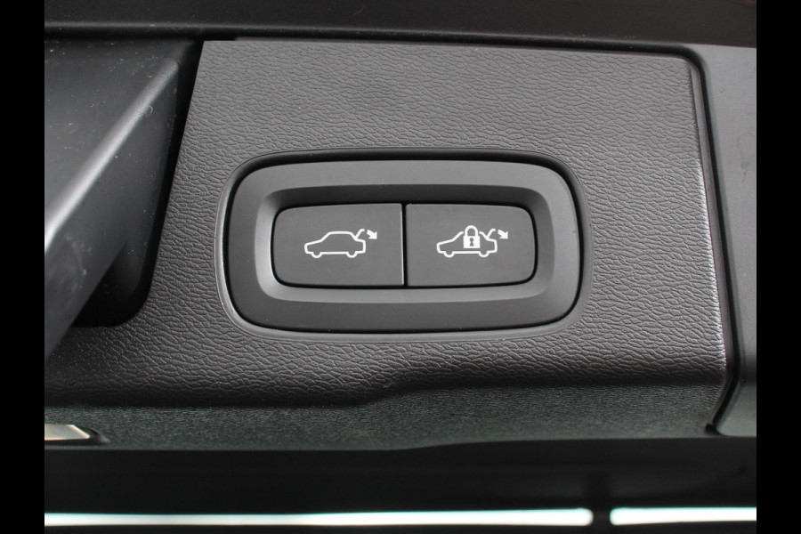 Volvo XC60 2.0 B4 Automaat Momentum Apple Carplay / Android Auto Adaptive Cruise Control Camera Lane/Side Assist Elektrische Achterklep Stoelverwarming