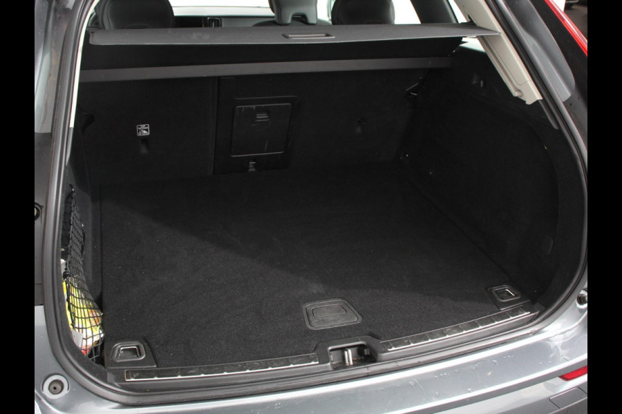 Volvo XC60 2.0 B4 Automaat Momentum Apple Carplay / Android Auto Adaptive Cruise Control Camera Lane/Side Assist Elektrische Achterklep Stoelverwarming