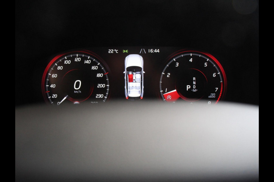 Volvo XC60 2.0 B4 Automaat Momentum Apple Carplay / Android Auto Adaptive Cruise Control Camera Lane/Side Assist Elektrische Achterklep Stoelverwarming