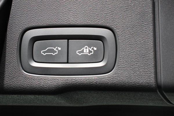 Volvo XC60 2.0 B4 Automaat Momentum Apple Carplay / Android Auto Adaptive Cruise Control Camera Lane/Side Assist Elektrische Achterklep Stoelverwarming