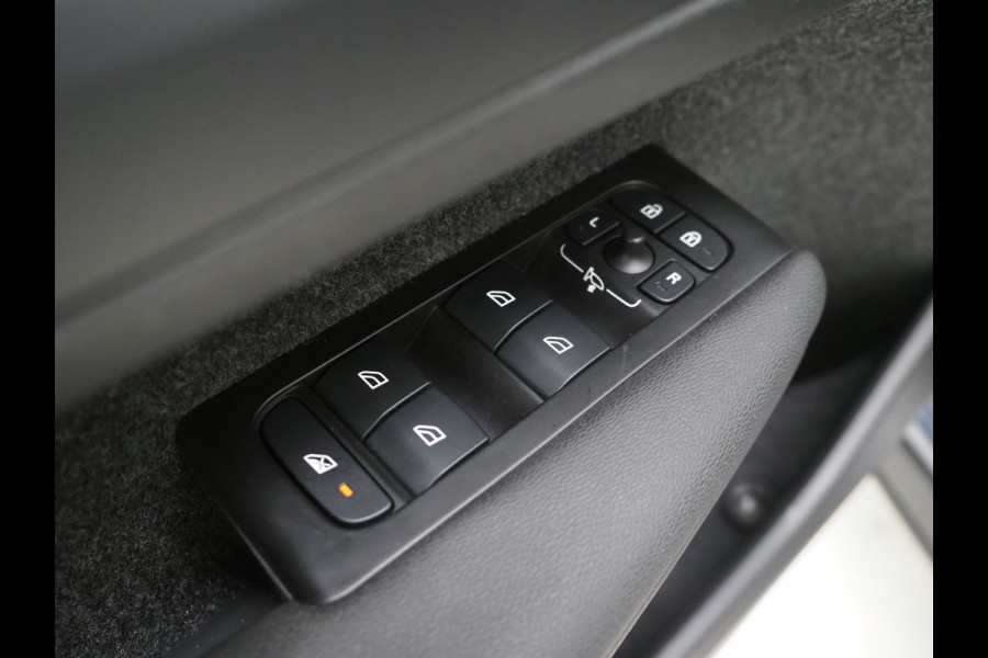 Volvo XC40 1.5 T5 Recharge Inscription | Panoramadak | Leder | Pilot Assist | Camera | Keyless | Memory | LED | Carplay