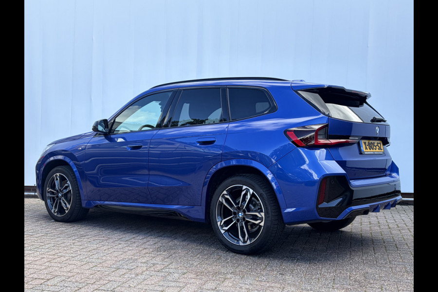 BMW X1 sDrive20i M-Sport Carplay Sportzetels Zwarte hemel PORTIMAO BLAU METALLIC