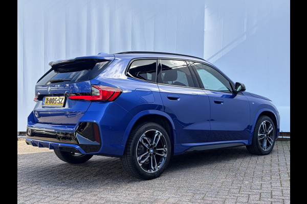 BMW X1 sDrive20i M-Sport Carplay Sportzetels Zwarte hemel PORTIMAO BLAU METALLIC
