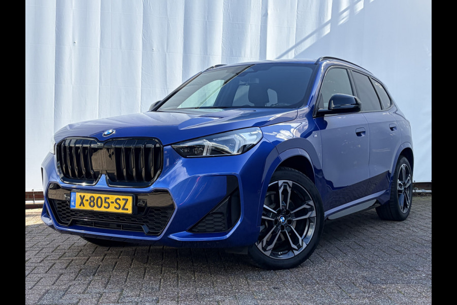 BMW X1 sDrive20i M-Sport Carplay Sportzetels Zwarte hemel PORTIMAO BLAU METALLIC