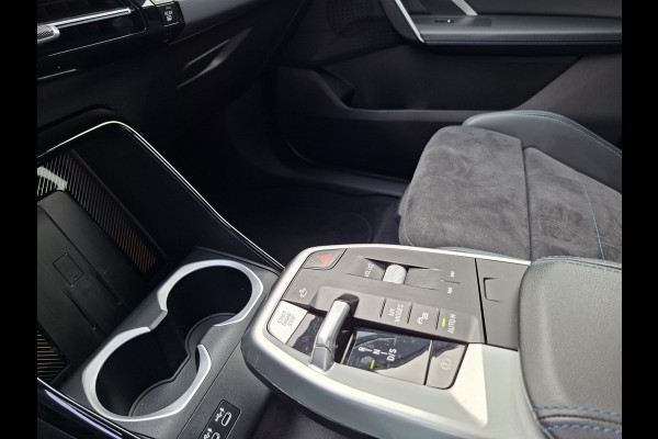 BMW X1 sDrive20i M-Sport Carplay Sportzetels Zwarte hemel PORTIMAO BLAU METALLIC
