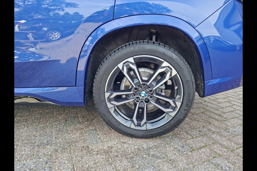 BMW X1 sDrive20i M-Sport Carplay Sportzetels Zwarte hemel PORTIMAO BLAU METALLIC