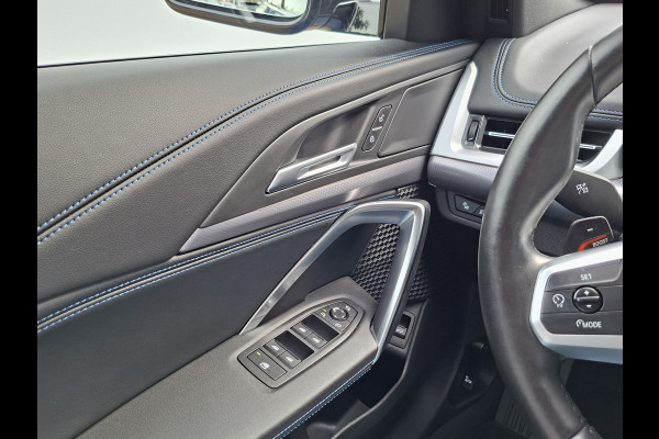 BMW X1 sDrive20i M-Sport Carplay Sportzetels Zwarte hemel PORTIMAO BLAU METALLIC