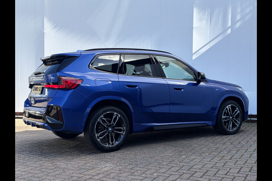 BMW X1 sDrive20i M-Sport Carplay Sportzetels Zwarte hemel PORTIMAO BLAU METALLIC