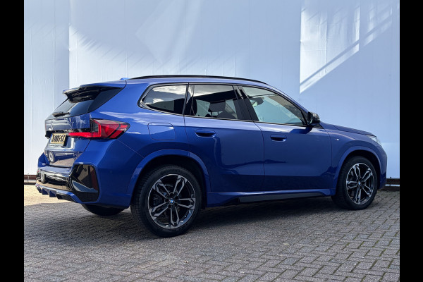 BMW X1 sDrive20i M-Sport Carplay Sportzetels Zwarte hemel PORTIMAO BLAU METALLIC