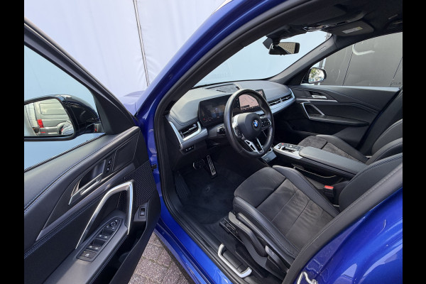 BMW X1 sDrive20i M-Sport Carplay Sportzetels Zwarte hemel PORTIMAO BLAU METALLIC