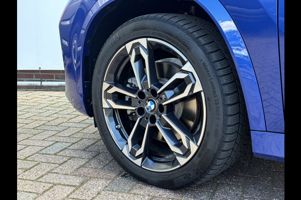 BMW X1 sDrive20i M-Sport Carplay Sportzetels Zwarte hemel PORTIMAO BLAU METALLIC