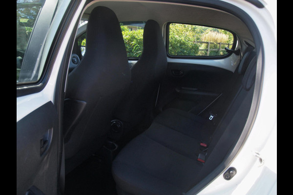 Peugeot 108 1.0 e-VTi Active | Camera | Apple Carplay | DAB | Airco | 14 Inch lichtmetalen velgen | NL-Auto |