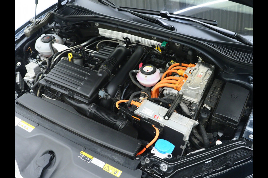 Škoda Superb Combi 1.4 TSI iV Style | Panoramadak | Leder | Trekhaak | Stoelkoeling | 360 | Memory | Keyless | Carplay