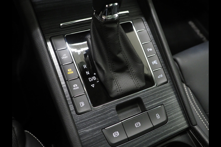 Škoda Superb Combi 1.4 TSI iV Style | Panoramadak | Leder | Trekhaak | Stoelkoeling | 360 | Memory | Keyless | Carplay