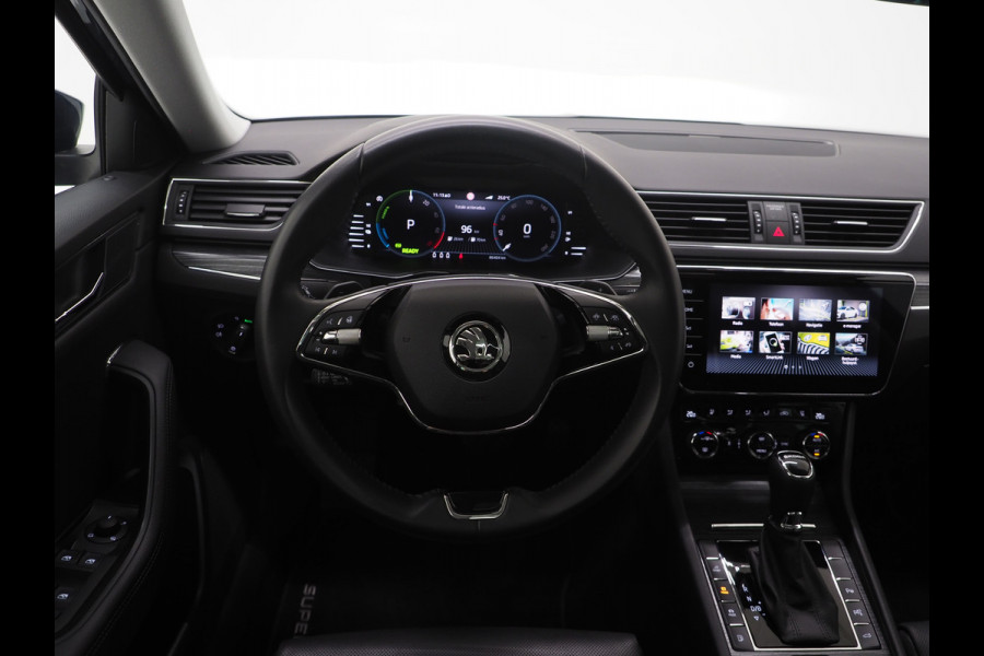 Škoda Superb Combi 1.4 TSI iV Style | Panoramadak | Leder | Trekhaak | Stoelkoeling | 360 | Memory | Keyless | Carplay